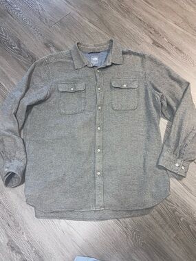 Button-Up Long Sleeve Shirt in Heather Grey
